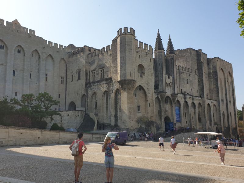 Papstpalast in Avignon – eines der größten gotischen Bauwerke Europas und eindrucksvolles Symbol der päpstlichen Macht im 14. Jahrhundert